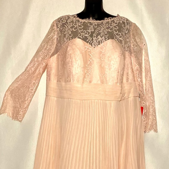 JJ’s House A-Line Scoop Neck Ankle - Length Dress with Pleated - Picture 16 of 17